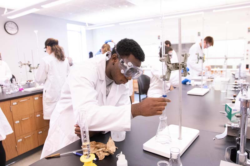Students in chem lab