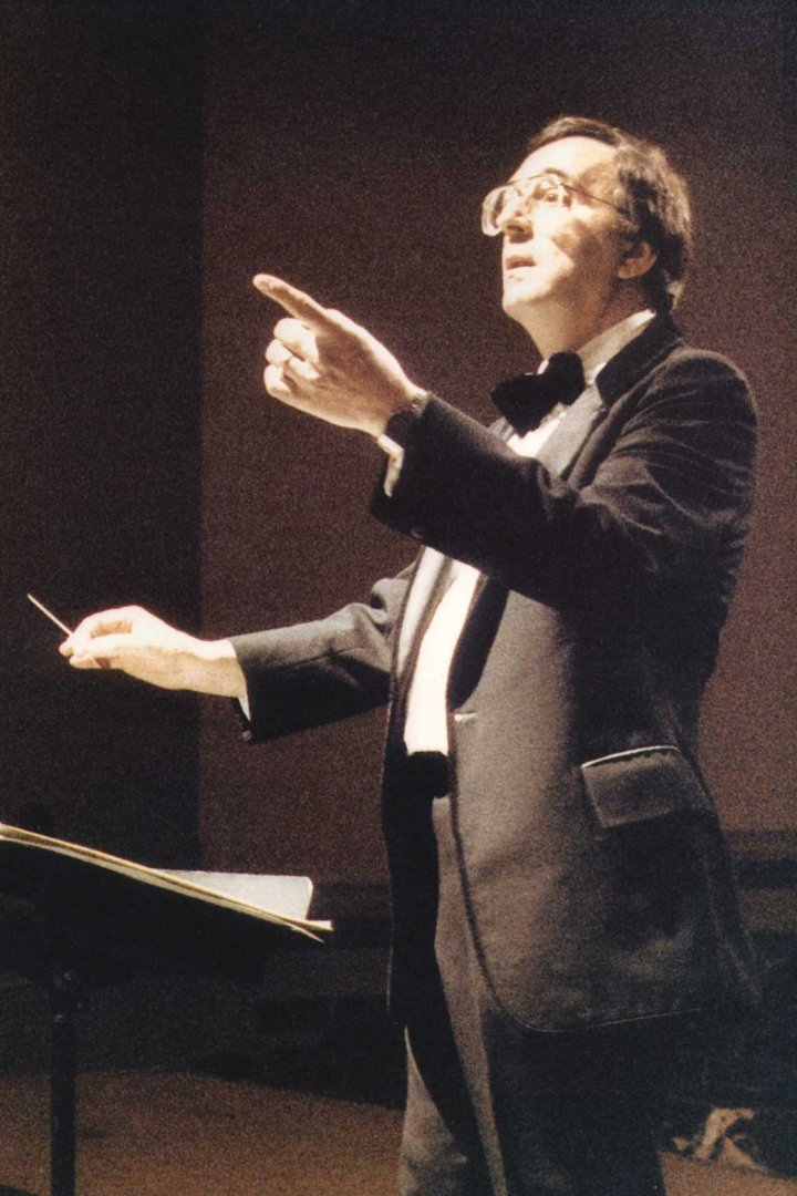 Bob Isgro conducting
