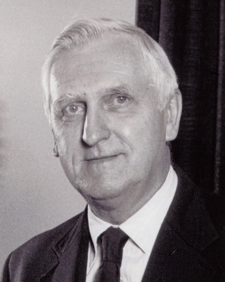 Robert W. Macvittie