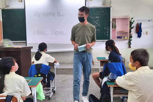 Geneseo alum teaching English in Taiwan on a Fulbright