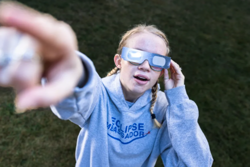 Auralia Derhak '24 looks up at the eclipse in an illustration