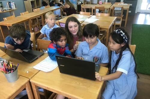 Samantha Vell ’16 with students at Berkeley International School.