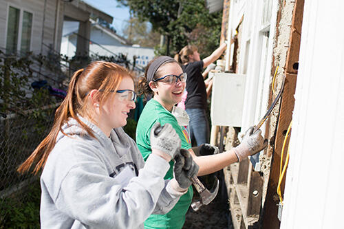 Students painting a house in Biloxi, Miss.