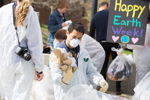 A student from GEO sorts through rubbish at a dumpster dive