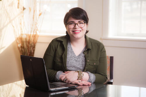 Olivia Vetrano '19 at a desk with a laptop