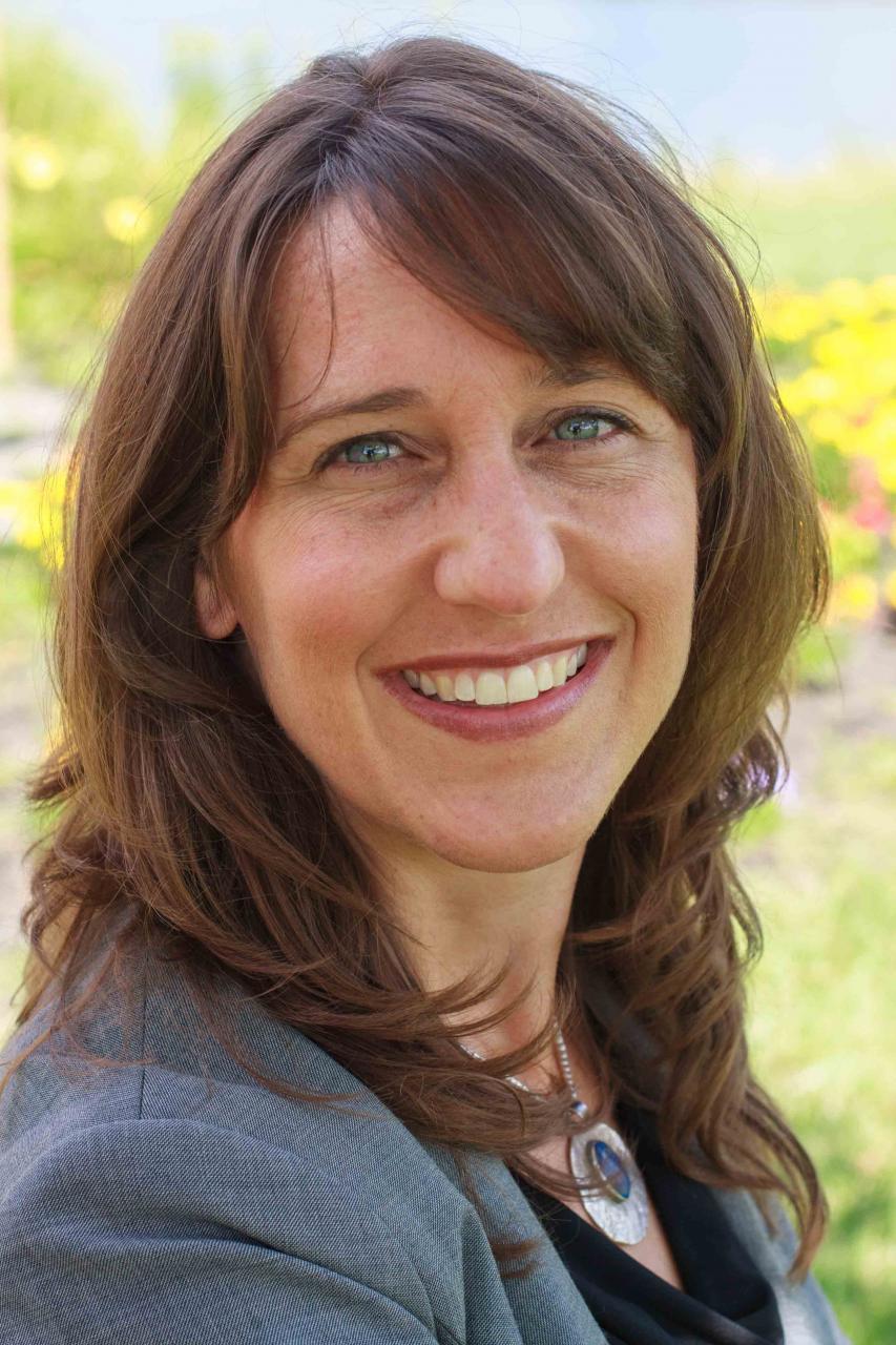 Portrait of Jennifer Guzmán