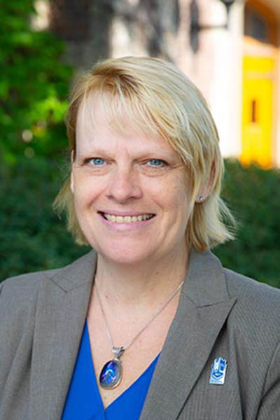 Portrait photo of Julie Buehler