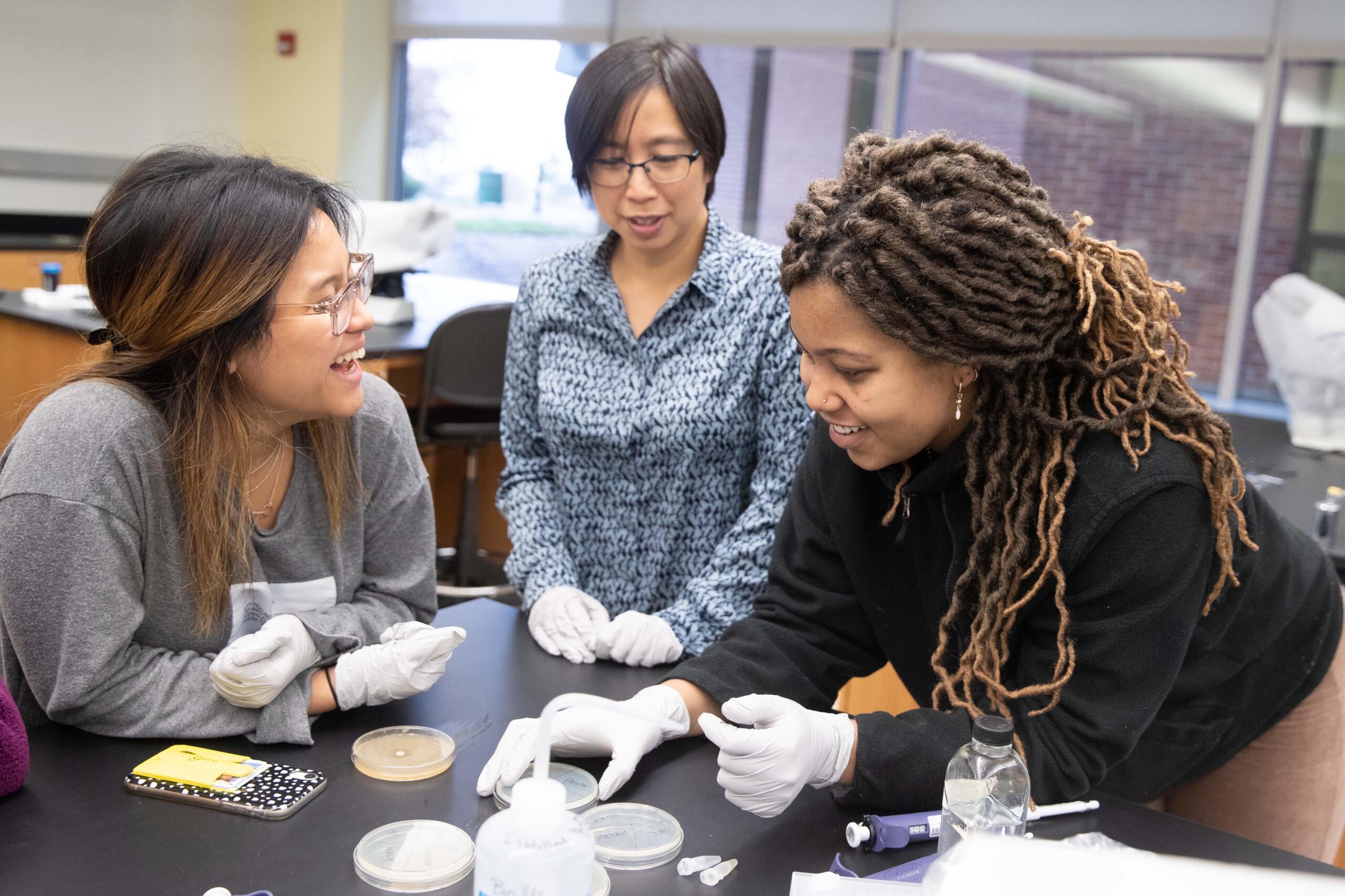 Biology students with Associate Professor Suann Yang 