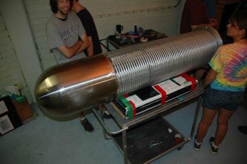 Students working on machine in lab 