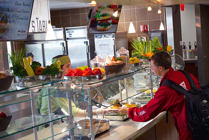 geneseo students in the dining hall