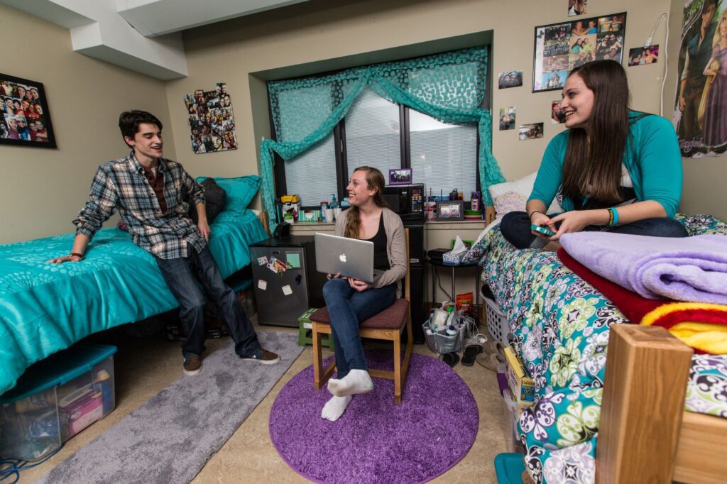 geneseo students in the dorm