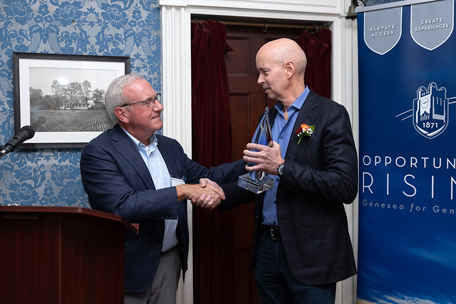 Kevin Gavagan '75 presents David Klein '85 with the Philanthropic Leadership Award