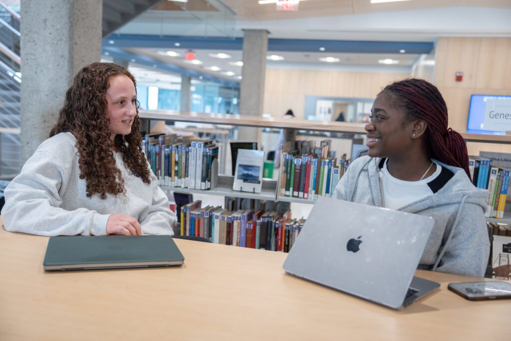 BIOME mentor Hannah Tomasulo '27, left, meets with Rahara Simon '28 in Milne Library. (SUNY Geneseo/Matt Burkhartt)