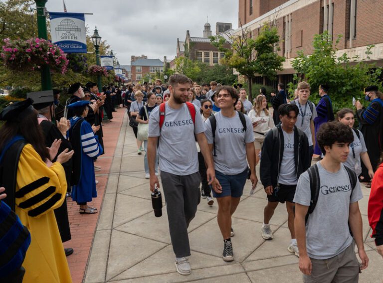students and faculty before New Student Convocation