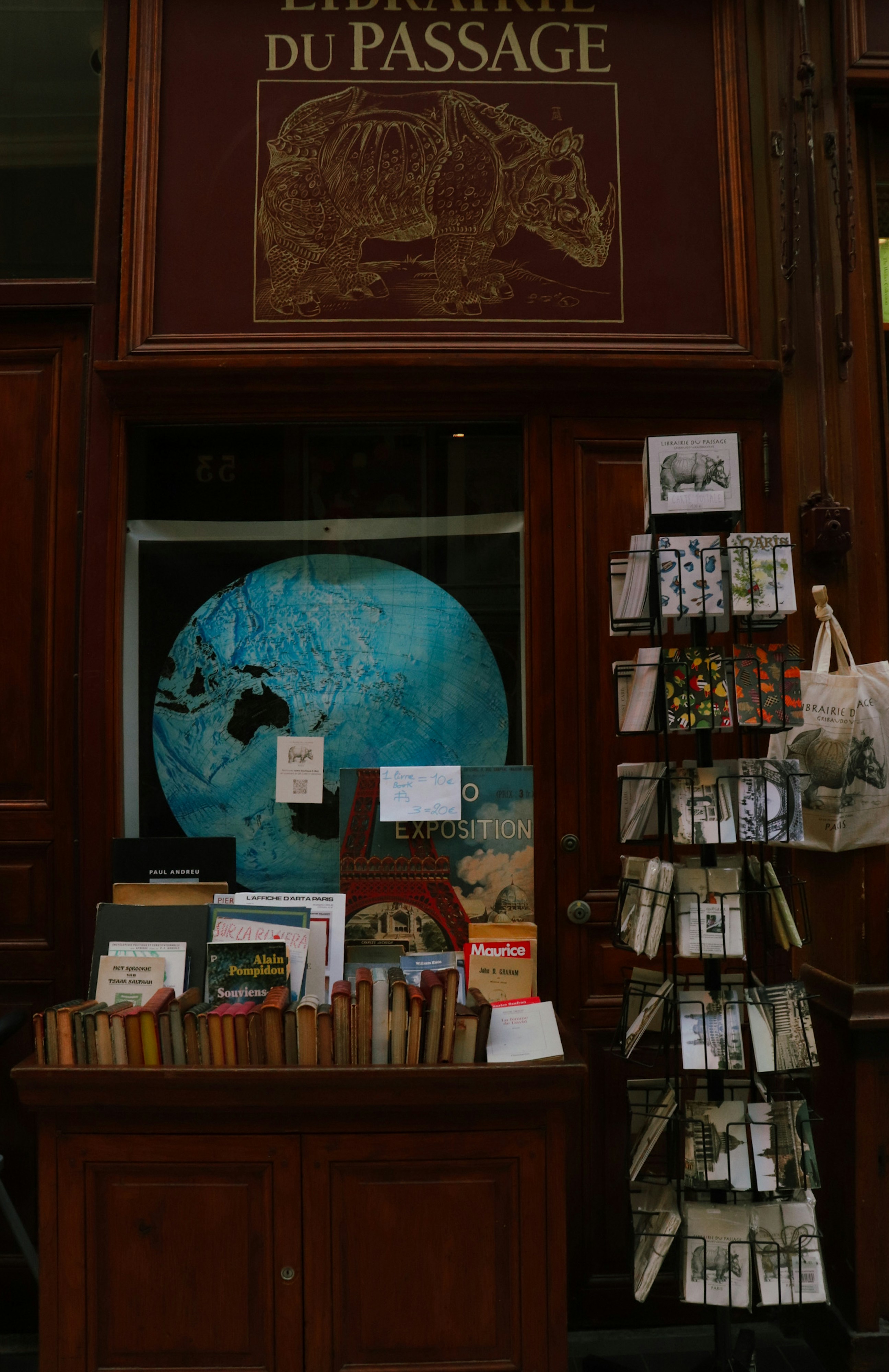 A bookshop with a sign that says the library du passage