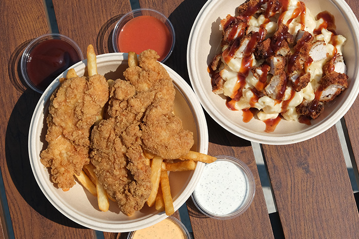 Mac and cheese and fried chicken bowls with dipping sauce