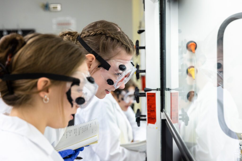 students in organic chemistry lab