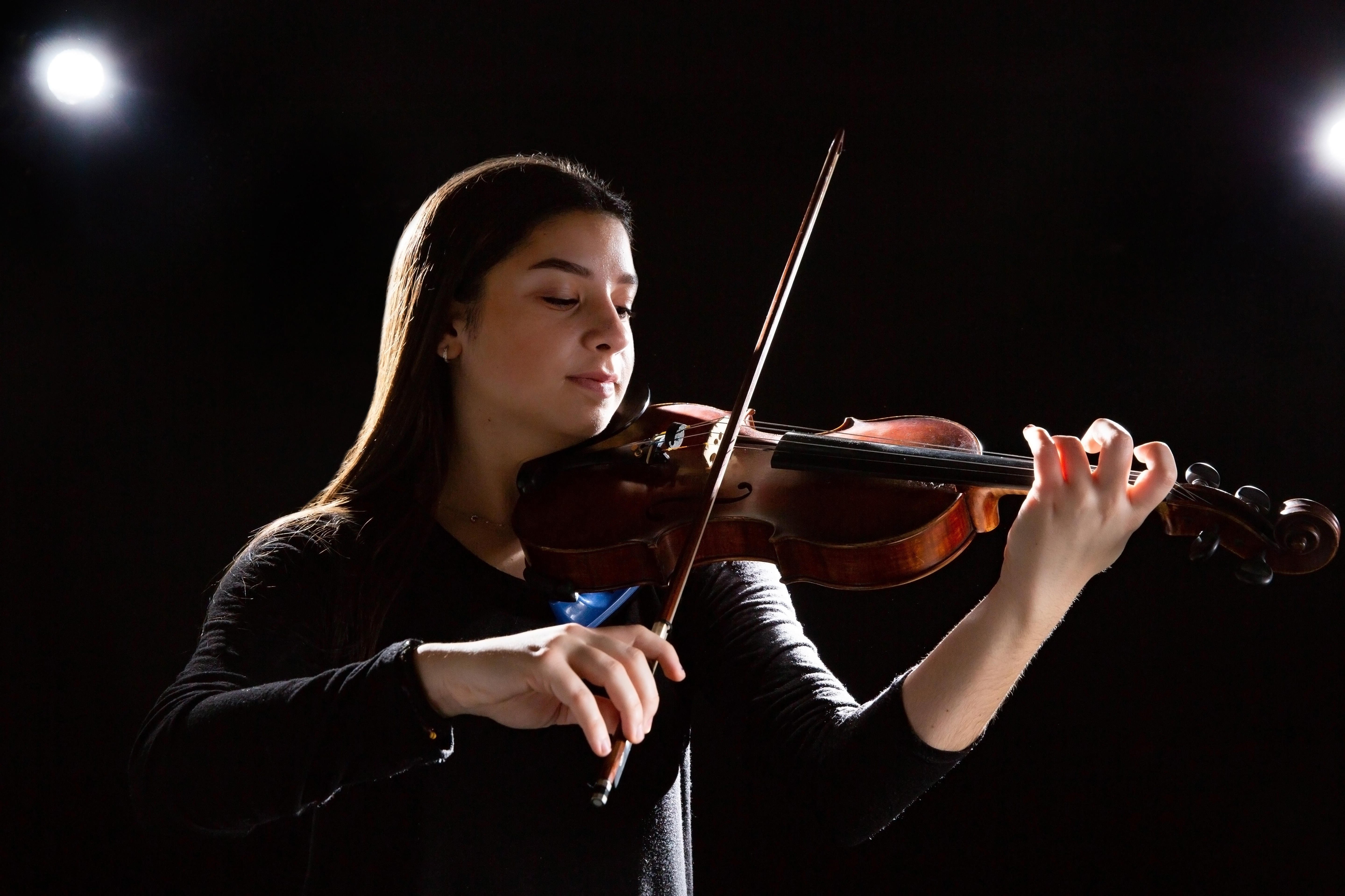 Cally Issidoridis '22 plays the violin.