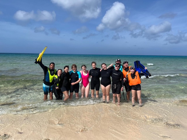 The professors and students in the Bahamas on shore. (SUNY Geneseo/Photographer)